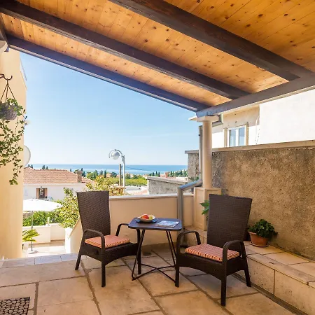 クリスティッチ *